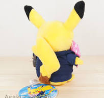 P10 - Peluche Pikachu hôtesse de l'air
